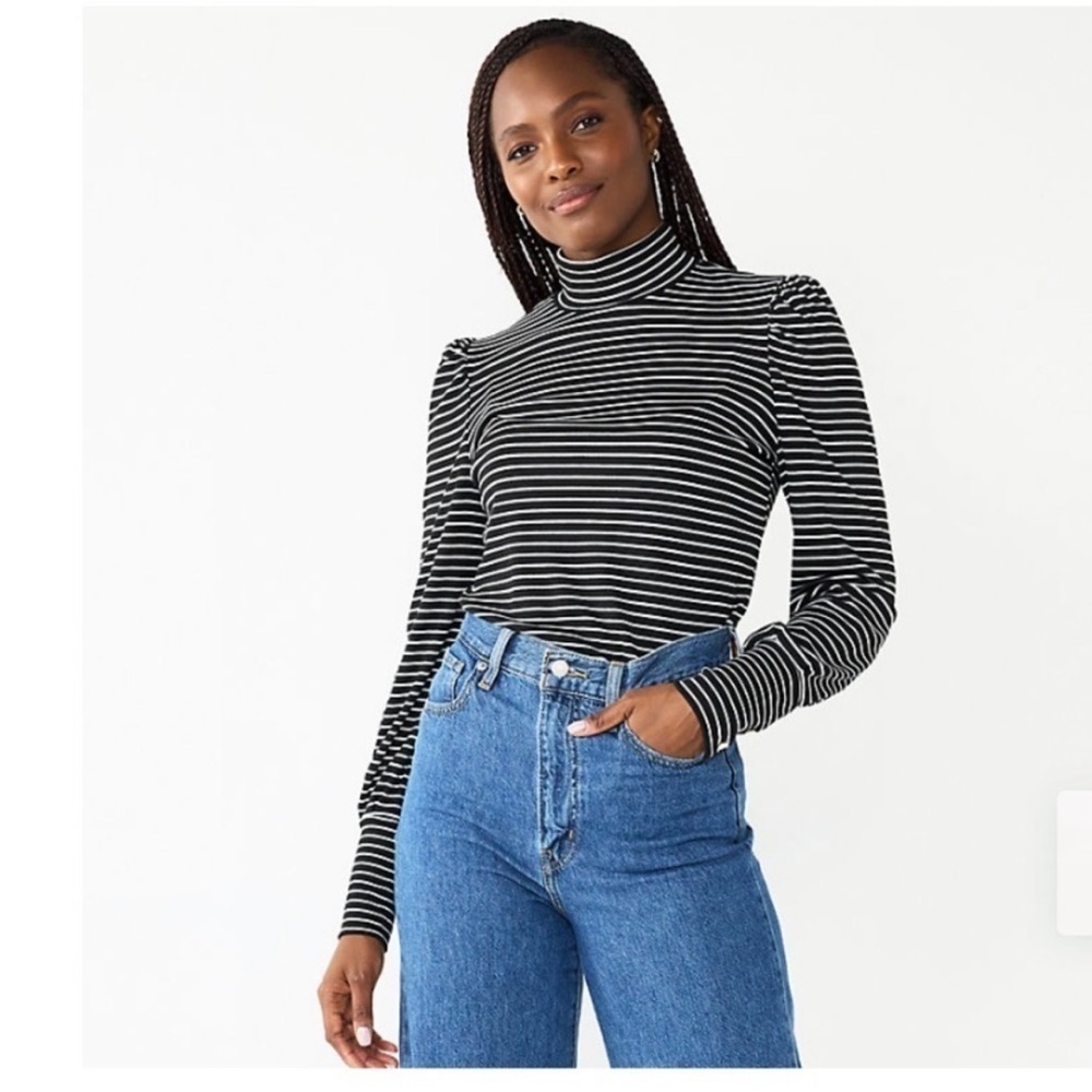 Draper James blouse Womens
Mockneck Long Sleeve Black and White
Stripe Size M